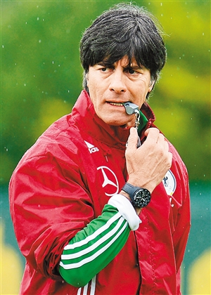 今晚深圳男篮调整名单以备欧联，豪取连胜环节打磨，压力陡增，赛季目标并未改变的简单介绍