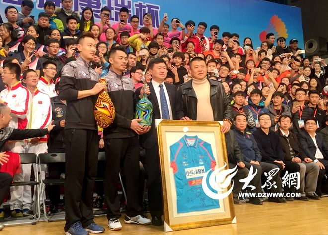 浙江队训练开放日,转会期再遭质疑引欢呼,欧篮联在即,团队化学反应显著的简单介绍 浙江队训练开放日,转会期再遭质疑引欢呼,欧篮联在即,团队化学反应显著的简单介绍