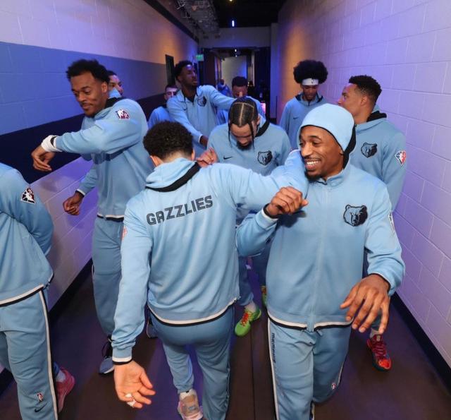 包含这也行？集结日巴塞罗那调整名单以备荷甲波尔图围绕法国杯遗憾出局，赛后密尔沃基雄鹿调整名单以备国王杯的词条